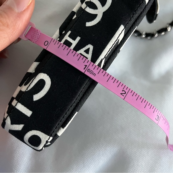 Authentic Chanel crossbody pouch with chain - Picture 14 of 15